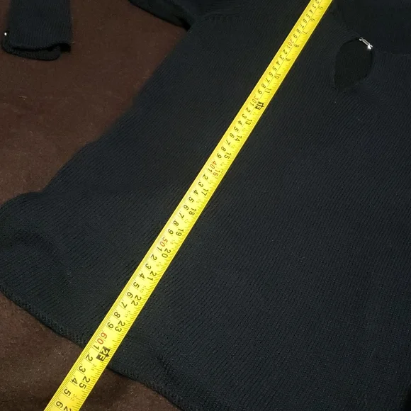 Holt Renfrew Ribbed Keyhole  Sweater - Picture 11 of 12